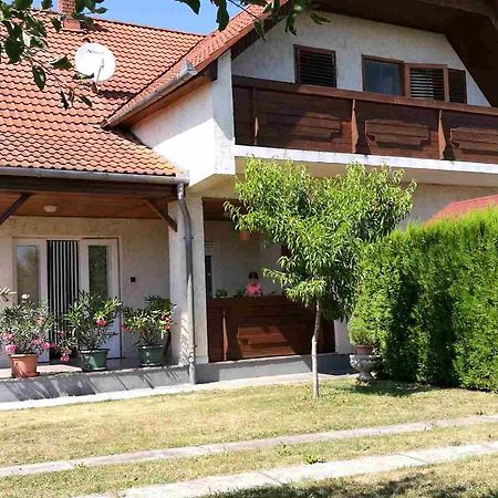 شقة Sara Vendeghaz Balatonkeresztúr المظهر الخارجي الصورة