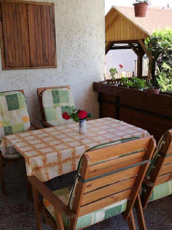 شقة Sara Vendeghaz Balatonkeresztúr المظهر الخارجي الصورة