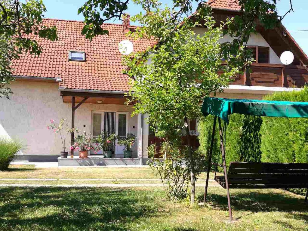 شقة Sara Vendeghaz Balatonkeresztúr المظهر الخارجي الصورة